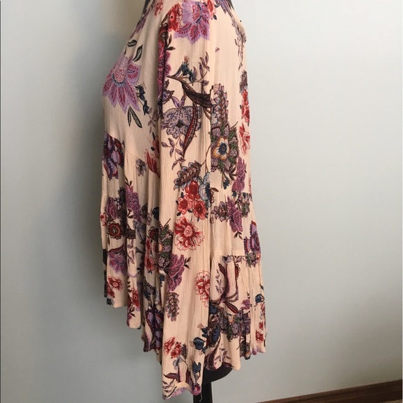 Patrons of Peace Floral Top - Picture 2 of 4